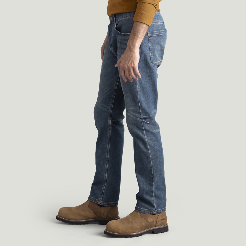 Men's Straight Fit Lightweight Cooling Jean image number 3