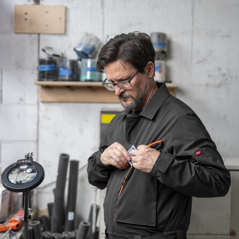 Men&rsquo;s Flex Lightweight Coverall with ToolShift Pocket image number 9