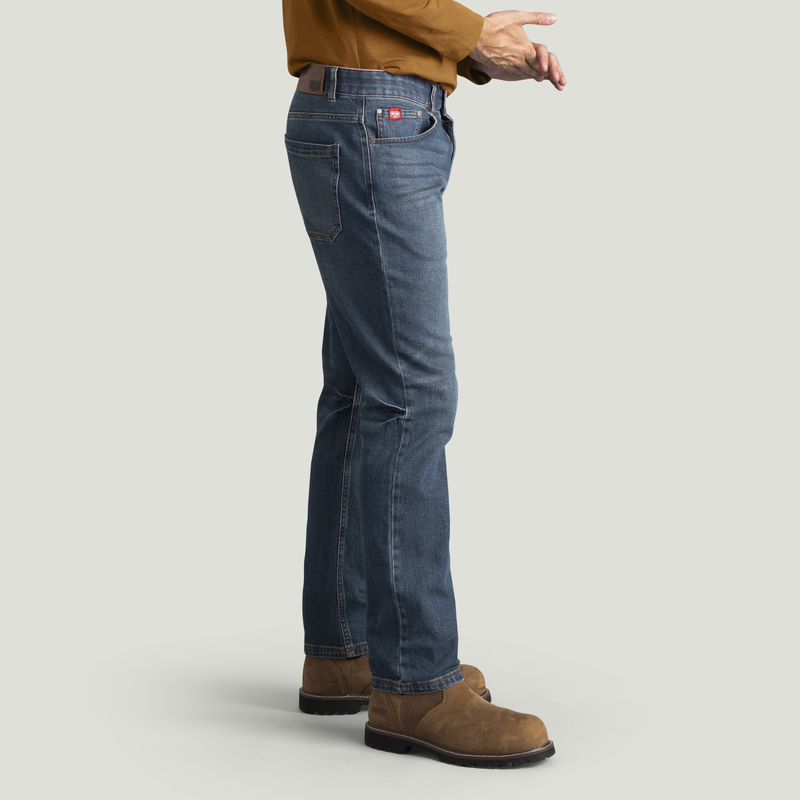 Men's Straight Fit Lightweight Cooling Jean image number 4