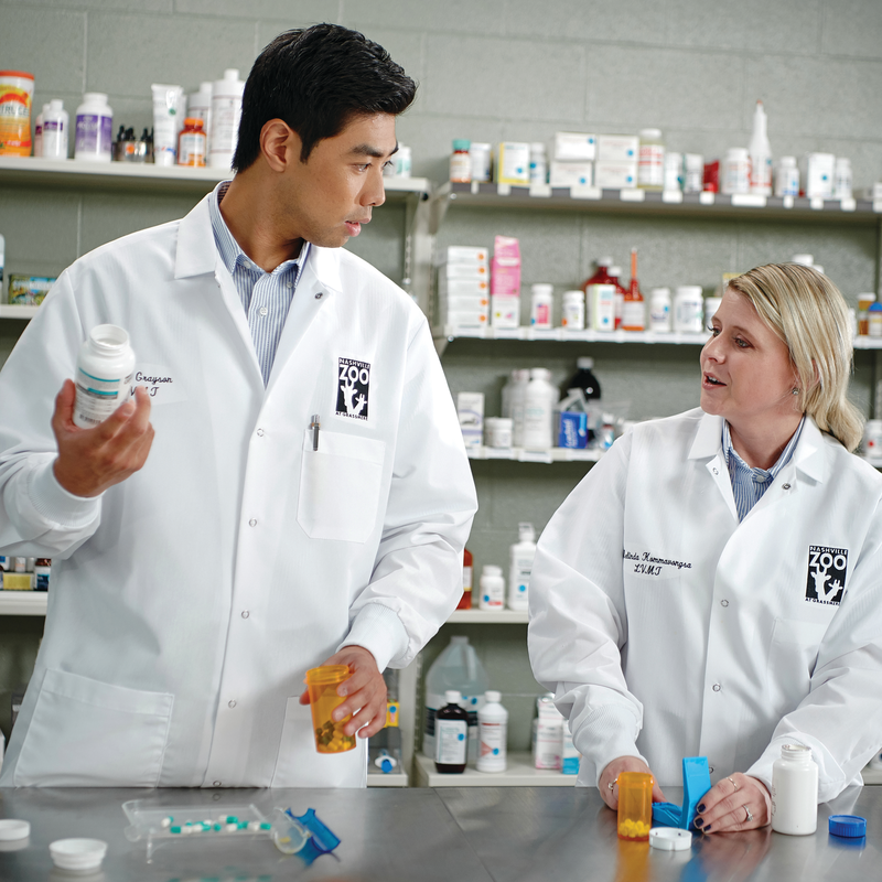 Unisex Specialized Cuffed Lab Coat with Exterior Pocket image number 4